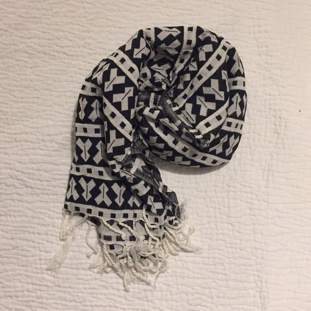 Black and white linen Made scarf